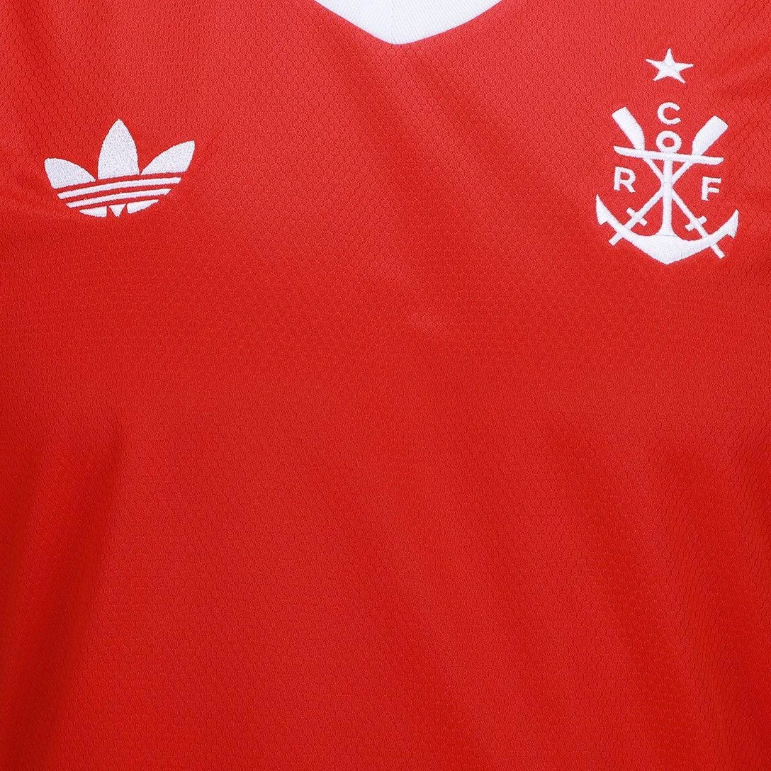 Camisa Adidas Flamengo 25/26 Third Goleiro Campeão Libertadores 2025, Camisa Futebol, Adidas, Uma camisa comemorativa do Mengão que mantém os torcedores confortáveis. Com 130 anos de futebol brilhante na esteira do CR Flamengo, esta elegante terceira camisa da adidas homenageia as origens do clube na remo. Ele faz uma declaração com um distintivo vintage, detalhes em ouro e argolas sutis criadas a partir de um relevo inspirado no movimento de remada. AEROREADY garante que a umidade excessiva é coisa do pass