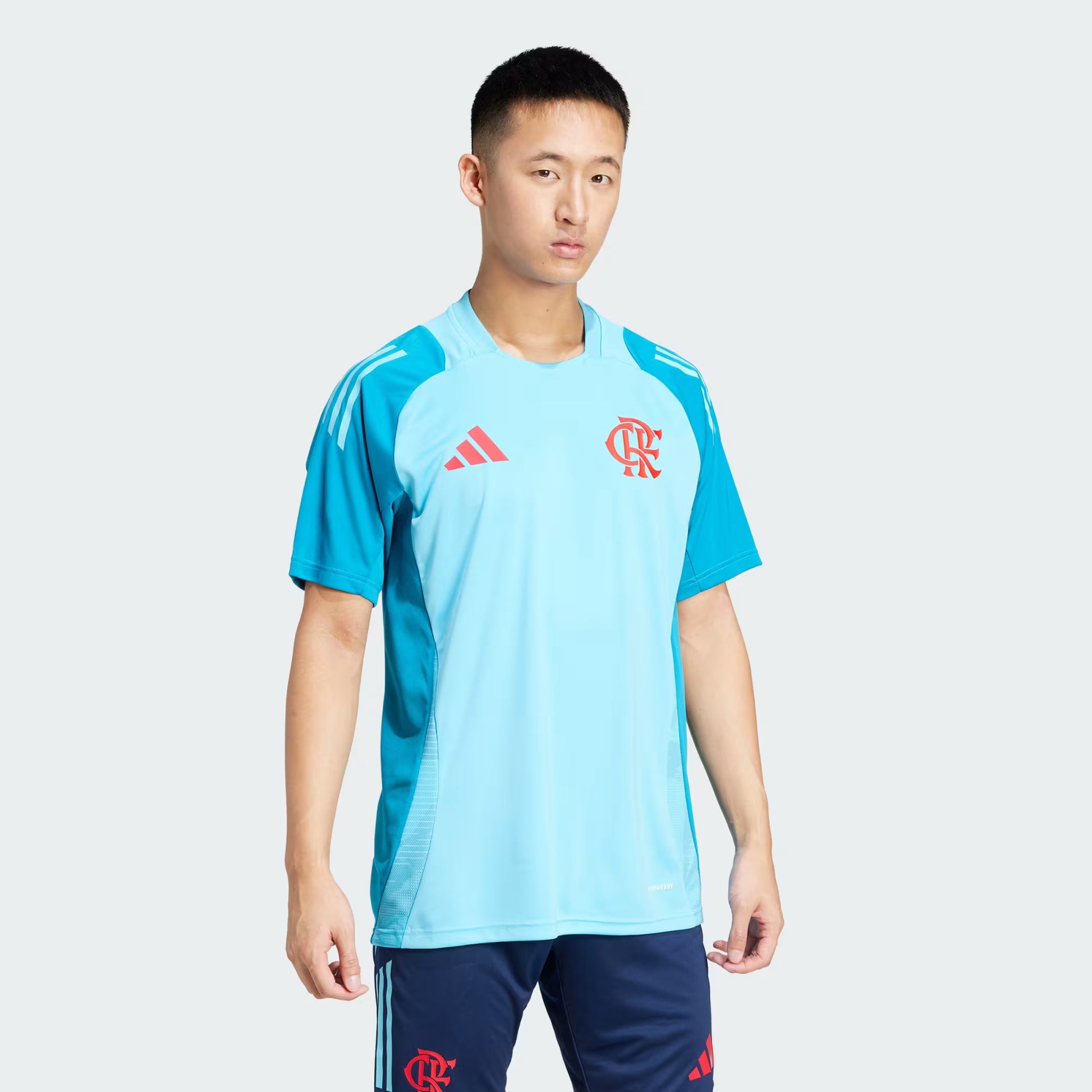 Camisa Adidas Flamengo 25/26 Treino I, Camisa Futebol, Adidas, Ficha do Produto TecnologiaAeroReady: Sistema que controla o excesso de umidade do corpo, garantindo a rápida secagem do suor durante os exercícios. Composição: 100% PoliésterMarca: AdidasIndicada para: Jogo/CasualGênero: MasculinoEscudo: BordadoOrigem: ImportadoManga: Curta-PIQUE DE JOGADOR