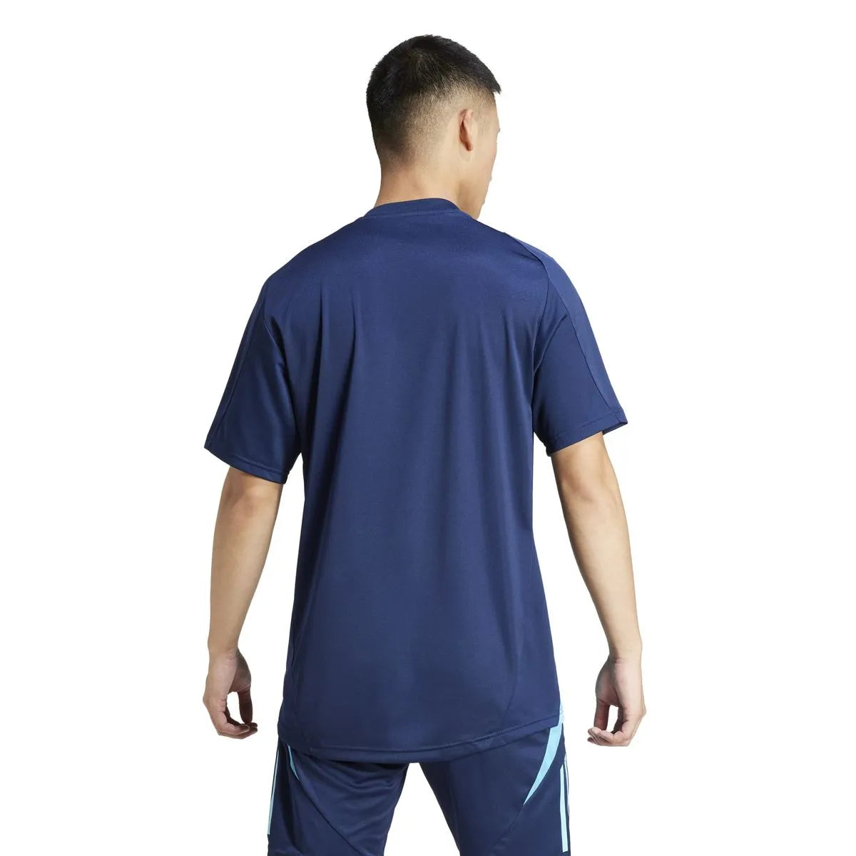 Camisa Adidas Flamengo 25/26 Treino II, Camisa Futebol, Adidas, Ficha do Produto TecnologiaAeroReady: Sistema que controla o excesso de umidade do corpo, garantindo a rápida secagem do suor durante os exercícios. Composição: 100% PoliésterMarca: AdidasIndicada para: Jogo/CasualGênero: MasculinoEscudo: BordadoOrigem: ImportadoManga: Curta-PIQUE DE JOGADOR