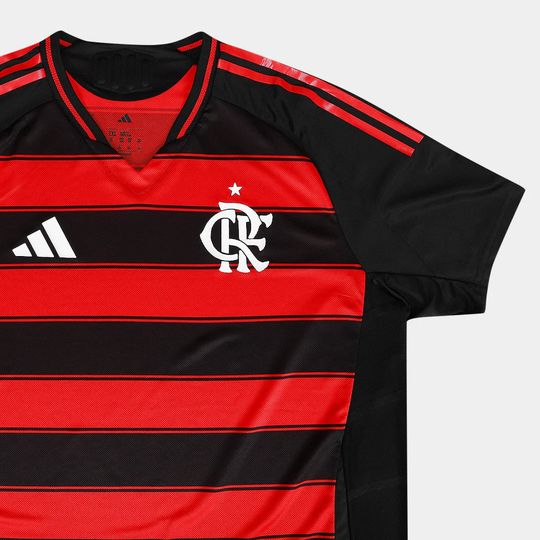 Camisa Adidas Flamengo I 25/26 Jogador, Camisa Futebol, Adidas, Descriçao da Camisa Sempre hei de ser! Esta Camisa Flamengo I 25/26 Jogador Adidas Masculina é perfeita para renovar a paixão pelo Rubro-Negro. Desenvolvida em materiais de qualidade, a camisa do Flamengo é leve e respirável, oferecendo o conforto que você merece em todos os momentos. Seu tecido tecnológico afasta a umidade do corpo e o mantém seco, seja apoiando o Mengão, na academia ou nas tarefas do dia a dia. Unindo tradição e modernidade, 