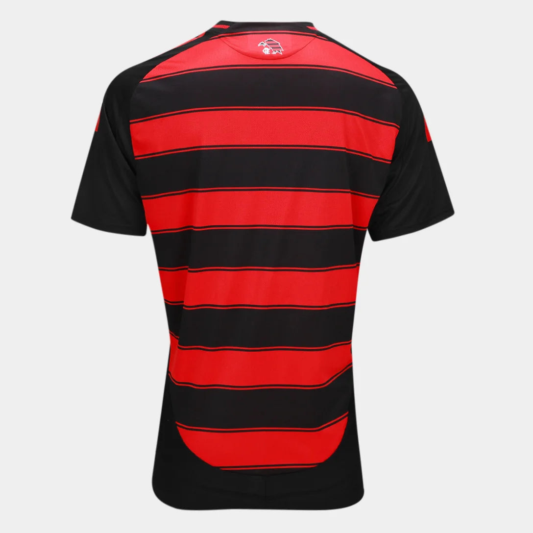 Camisa Adidas Flamengo I 25/26 Jogador Campeão Libertadores, Camisa Futebol, Adidas, Descriçao da Camisa Sempre hei de ser! Esta Camisa Flamengo I 25/26 Jogador Adidas Masculina é perfeita para renovar a paixão pelo Rubro-Negro. Desenvolvida em materiais de qualidade, a camisa do Flamengo é leve e respirável, oferecendo o conforto que você merece em todos os momentos. Seu tecido tecnológico afasta a umidade do corpo e o mantém seco, seja apoiando o Mengão, na academia ou nas tarefas do dia a dia. Unindo tra
