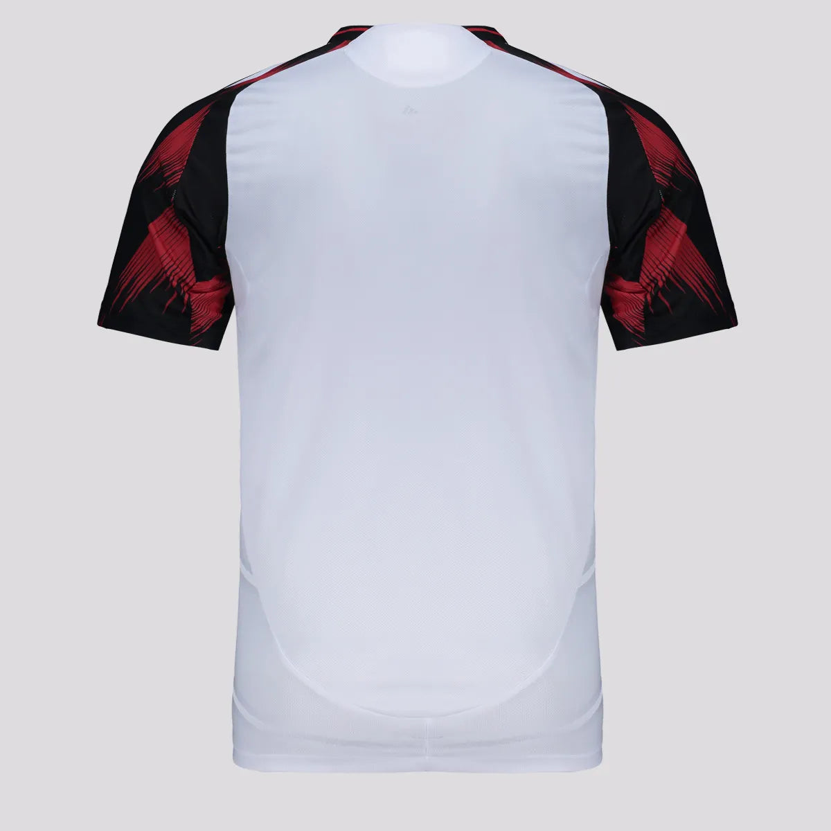 Camisa Adidas Flamengo II 25/26 Jogador Campeão Libertadores 2025, Camisa Futebol, Adidas, Inspirada no mascote do Mengão e feita com materiais reciclados Uma homenagem ao mascote do Flamengo, Urubu. Exibindo detalhes inspirados em penas nas mangas, esta camisa 2 autêntica da adidas vem em tons ousados de branco e preto. Criada para manter os jogadores rápidos, ela combina HEAT.RDY ventilado com tecido leve. O escudo do clube aplicado por calor sobre o coração permite que seu orgulho pelo futebol voe alto. 