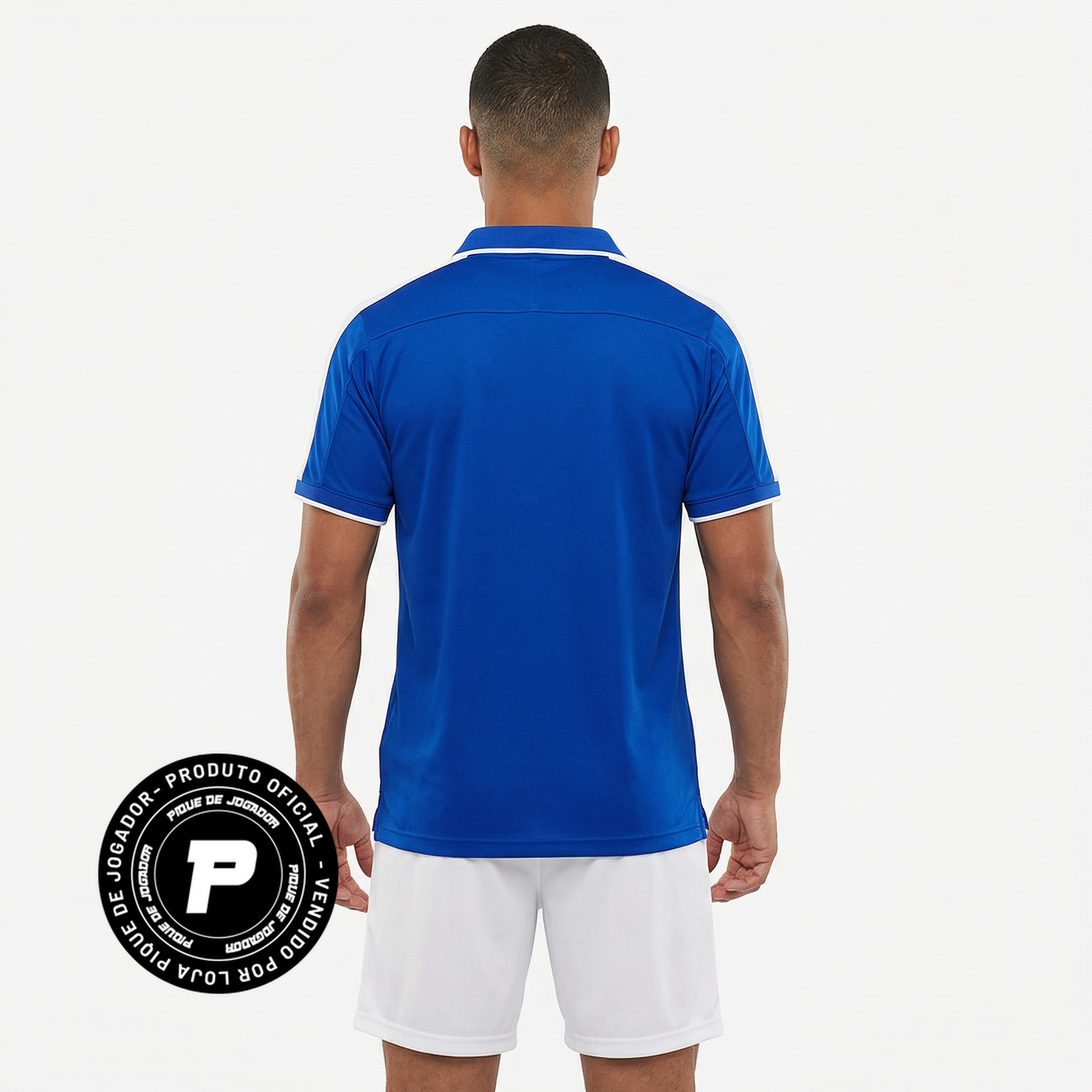 Camisa Brasil 1997 Retrô Masculina, Kit Infantil Brasil Reserva 26/27 - Copa do Mundo, PIQUE DE JOGADOR, Reviva um período marcante do futebol brasileiro com a Camisa Brasil 1997 Retrô Masculina. Inspirada no uniforme utilizado pela Seleção Brasileira no final da década de 1990, essa camisa representa uma fase importante de renovação e talento dentro da equipe nacional. O design clássico em amarelo com detalhes em verde mantém a identidade tradicional da Seleção Brasileira, trazendo elementos que marcaram o