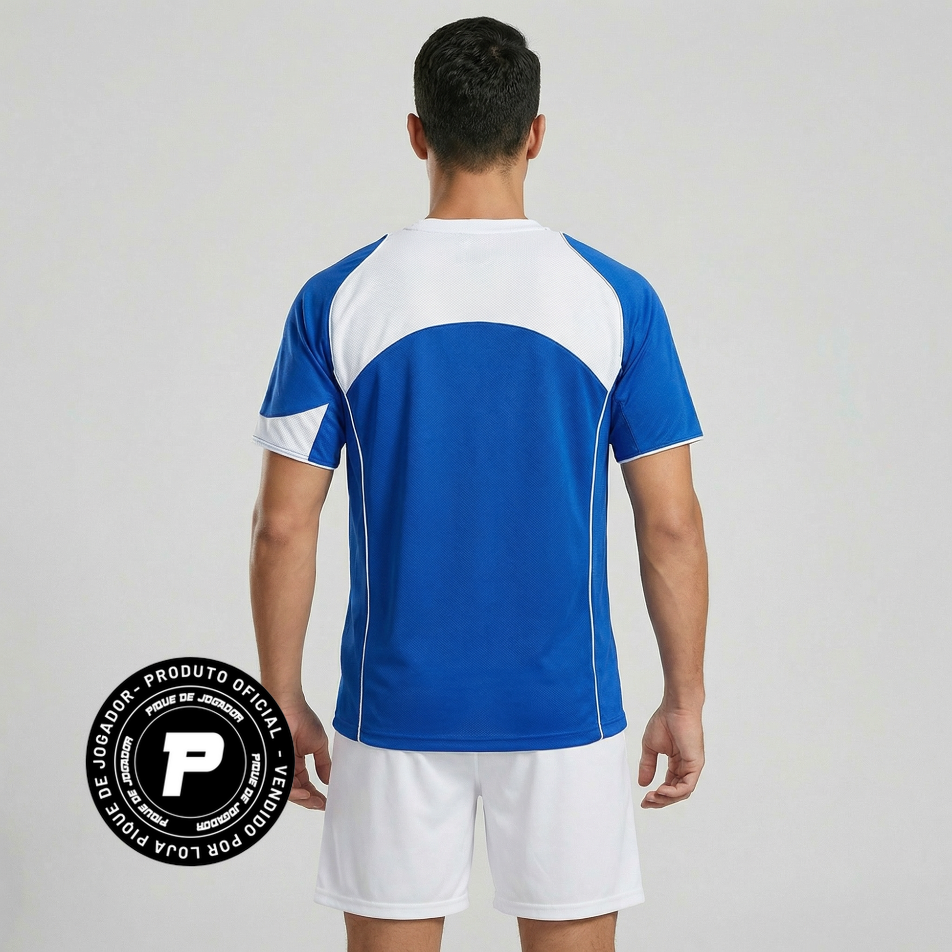 Camisa Brasil 2004/05 Retrô Masculina, Kit Infantil Brasil Reserva 26/27 - Copa do Mundo, PIQUE DE JOGADOR, Reviva um dos períodos mais marcantes do futebol brasileiro com a Camisa Brasil 2004/05 Retrô Masculina. Inspirada no uniforme utilizado pela Seleção Brasileira em meados dos anos 2000, essa camisa representa uma geração de grandes talentos que encantou torcedores ao redor do mundo com um futebol criativo e envolvente. O design clássico em amarelo com detalhes em verde mantém a identidade tradicional 
