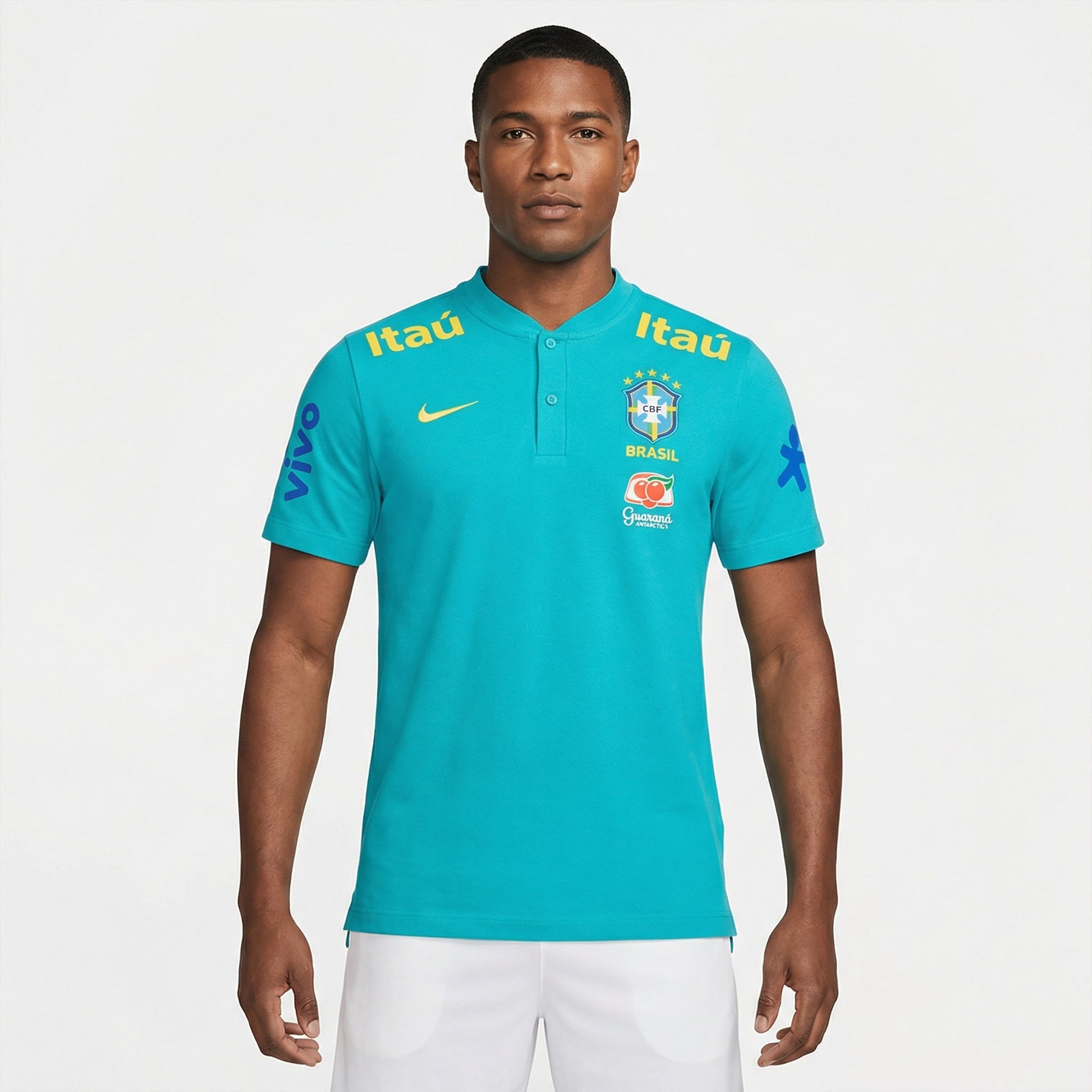 Camisa Brasil 2021/22 PréJogo Masculina, Kit Infantil Brasil Reserva 26/27 - Copa do Mundo, PIQUE DE JOGADOR, A Camisa Brasil 2021/22 Pré-Jogo Masculina foi desenvolvida para representar o uniforme utilizado pelos jogadores da Seleção Brasileira durante o aquecimento antes das partidas. Com um design moderno e marcante, o modelo traz o estilo utilizado pelos atletas nos momentos que antecedem os jogos oficiais. O visual apresenta padrões gráficos dinâmicos que destacam a identidade da Seleção Brasileira, co