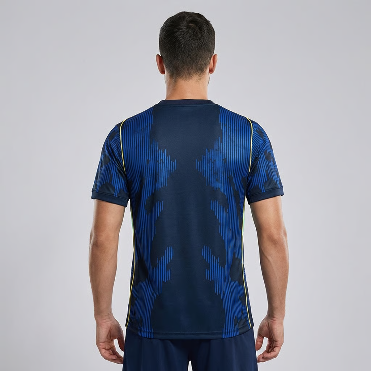 Camisa Brasil 2026 Copa do Mundo II, Camisa Brasil Titular 26/27 - Copa do Mundo, PIQUE DE JOGADOR, A Camisa Brasil 2026 Copa do Mundo II representa o uniforme alternativo da Seleção Brasileira para a Copa do Mundo de 2026. Com um visual moderno e marcante, o modelo mantém a identidade histórica da equipe ao mesmo tempo em que traz um estilo diferenciado para os torcedores que desejam vestir as cores do Brasil. O design segue a proposta tradicional do segundo uniforme da Seleção Brasileira, destacando cores