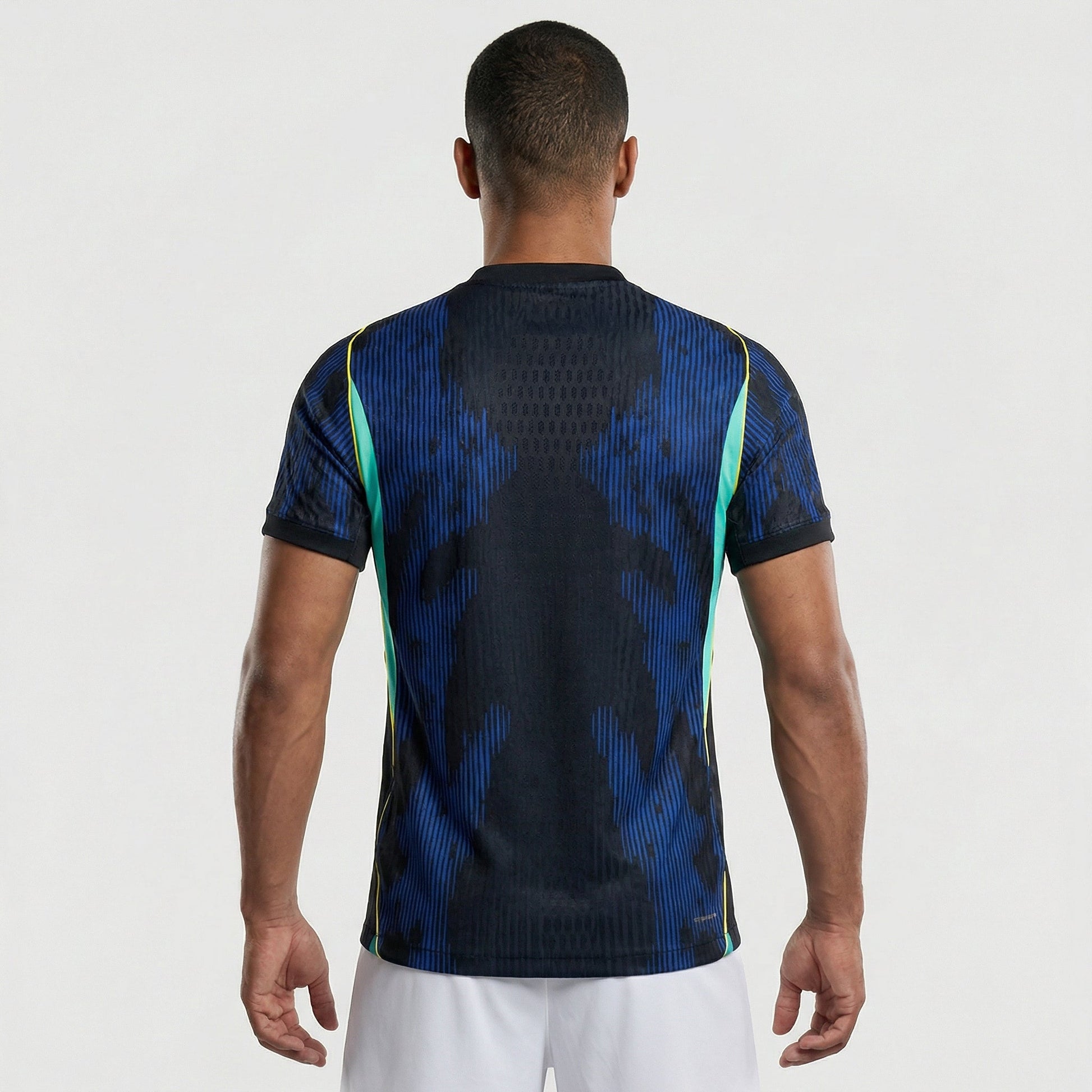 Camisa Brasil 2026 Versão Jogador Copa do Mundo II, Camisa Brasil Titular 26/27 - Copa do Mundo, PIQUE DE JOGADOR, A Camisa Brasil 2026 Versão Jogador Copa do Mundo II foi desenvolvida para reproduzir o mesmo padrão utilizado pelos atletas dentro de campo. Inspirada no uniforme alternativo da Seleção Brasileira para a Copa do Mundo de 2026, essa versão oferece um design moderno aliado a tecnologia e desempenho. O modelo segue o visual marcante do segundo uniforme da Seleção, trazendo cores e detalhes que re