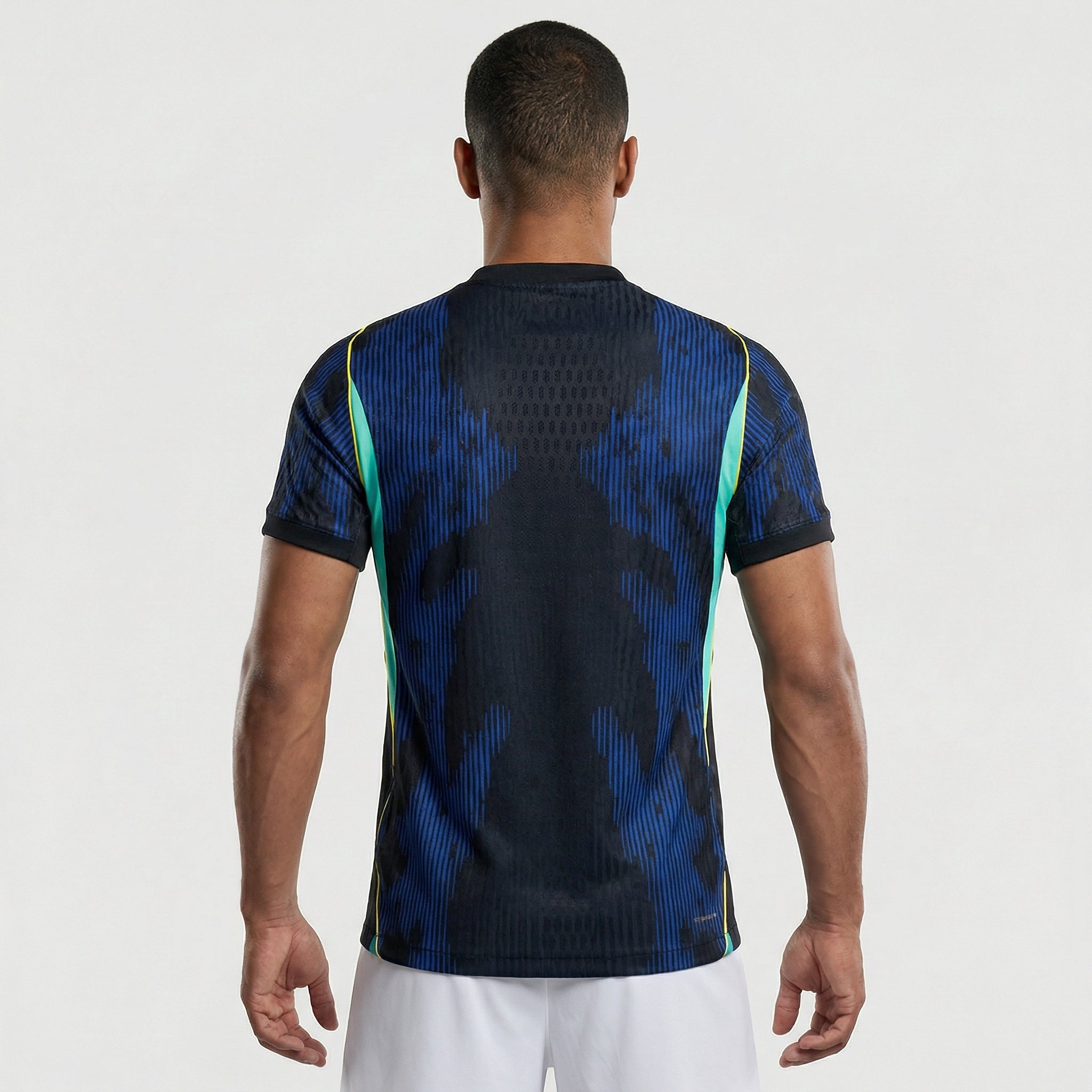 Camisa Brasil 2026 Versão Jogador Copa do Mundo II, Camisa Brasil Titular 26/27 - Copa do Mundo, PIQUE DE JOGADOR, A Camisa Brasil 2026 Versão Jogador Copa do Mundo II foi desenvolvida para reproduzir o mesmo padrão utilizado pelos atletas dentro de campo. Inspirada no uniforme alternativo da Seleção Brasileira para a Copa do Mundo de 2026, essa versão oferece um design moderno aliado a tecnologia e desempenho. O modelo segue o visual marcante do segundo uniforme da Seleção, trazendo cores e detalhes que re