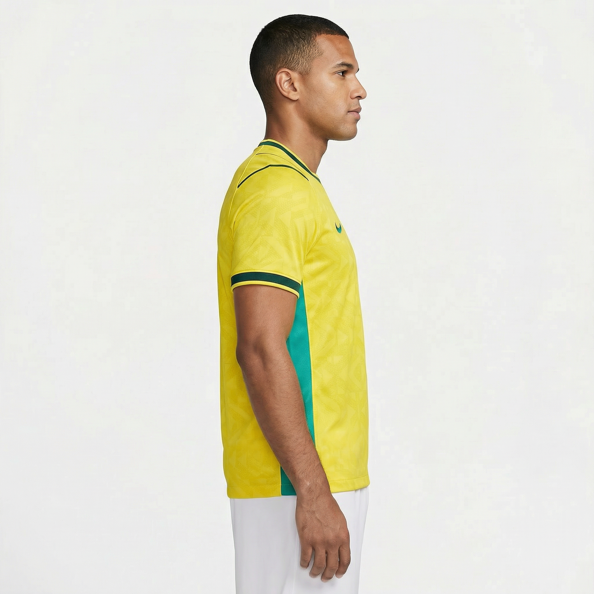 Camisa Brasil 2026/27 I Versão Jogador, Kit Infantil Brasil Reserva 26/27 - Copa do Mundo, PIQUE DE JOGADOR, A Camisa Brasil 2026/27 I Versão Jogador foi desenvolvida para reproduzir o mesmo padrão utilizado pelos atletas da Seleção Brasileira dentro de campo. Inspirada no uniforme principal da temporada 2026/27, essa camisa combina design moderno, tecnologia esportiva e a tradição que marcou a história do futebol brasileiro. O modelo apresenta o clássico visual amarelo com detalhes em verde, cores que repr
