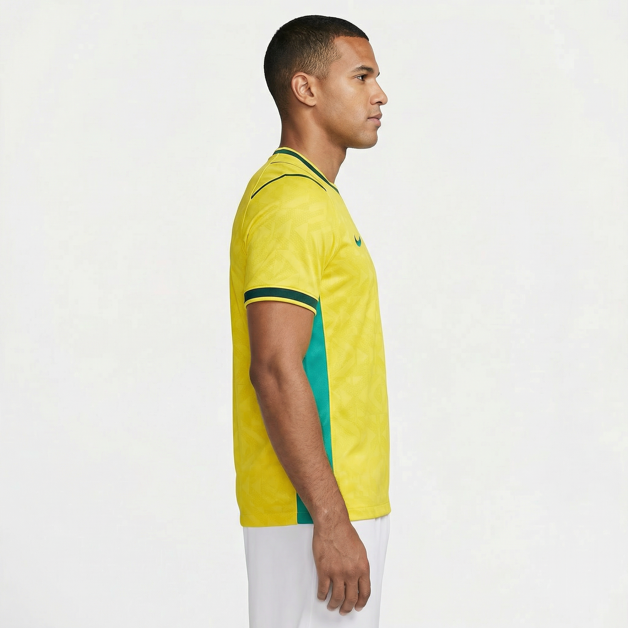 Camisa Brasil 2026/27 I Versão Jogador, Kit Infantil Brasil Reserva 26/27 - Copa do Mundo, PIQUE DE JOGADOR, A Camisa Brasil 2026/27 I Versão Jogador foi desenvolvida para reproduzir o mesmo padrão utilizado pelos atletas da Seleção Brasileira dentro de campo. Inspirada no uniforme principal da temporada 2026/27, essa camisa combina design moderno, tecnologia esportiva e a tradição que marcou a história do futebol brasileiro. O modelo apresenta o clássico visual amarelo com detalhes em verde, cores que repr