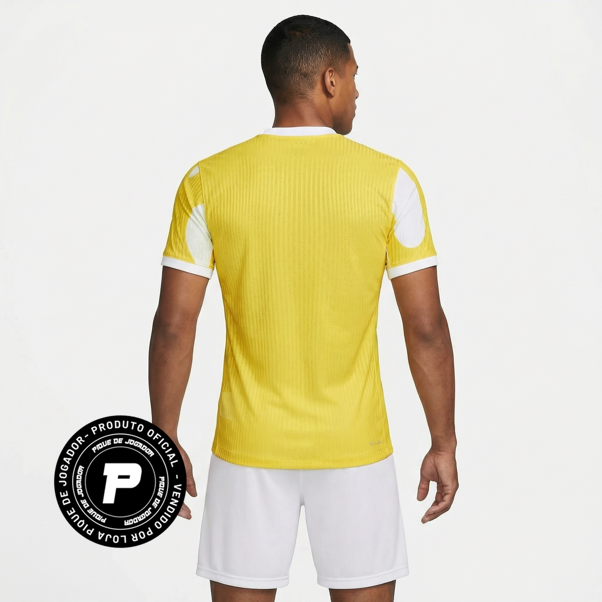 Camisa Edição especial Brasil Jogador 2024, Kit Infantil Brasil Reserva 26/27 - Copa do Mundo, PIQUE DE JOGADOR, A Camisa Edição Especial Brasil Jogador 2024 foi desenvolvida para representar o máximo desempenho e a identidade da Seleção Brasileira dentro de campo. Inspirada nos modelos utilizados pelos atletas, essa versão jogador oferece um design moderno aliado a materiais de alta performance. O modelo apresenta detalhes exclusivos que destacam o estilo contemporâneo da Seleção, mantendo a tradição das c