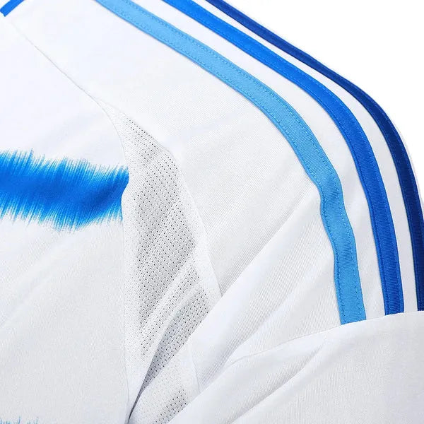 Camisa Feminina Adidas Cruzeiro 25/26 Away, Camisa Futebol, Adidas, Ficha do Produto TecnologiaAeroReady: Sistema que controla o excesso de umidade do corpo, garantindo a rápida secagem do suor durante os exercícios. Composição: 100% PoliésterMarca: AdidasIndicada para: Jogo/CasualGênero: MasculinoEscudo: EmborrachadoOrigem: ImportadoManga: Curta-PIQUE DE JOGADOR