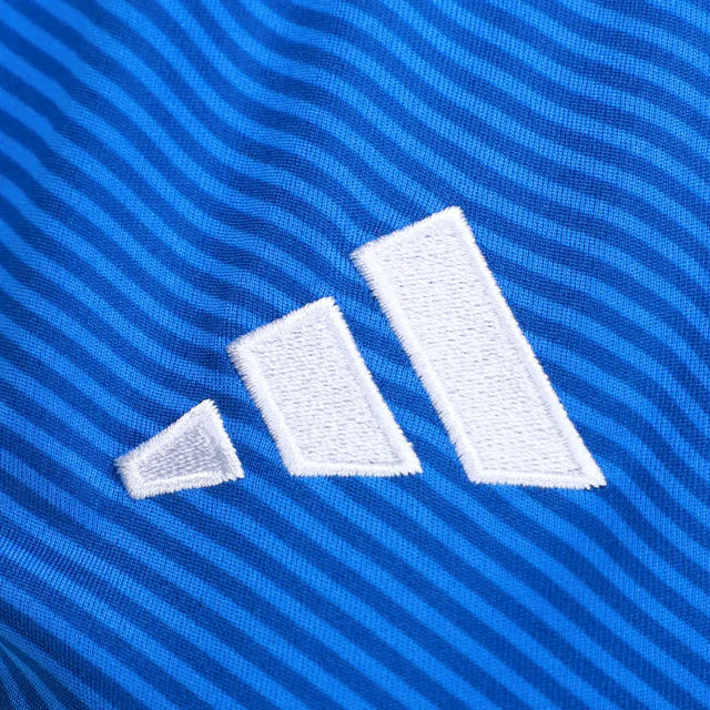 Camisa Feminina Adidas Cruzeiro 25/26 Home, Camisa Futebol, Adidas, Ficha do Produto TecnologiaAeroReady: Sistema que controla o excesso de umidade do corpo, garantindo a rápida secagem do suor durante os exercícios. Composição: 100% PoliésterMarca: AdidasIndicada para: Jogo/CasualGênero: MasculinoEscudo: EmborrachadoOrigem: ImportadoManga: Curta-PIQUE DE JOGADOR