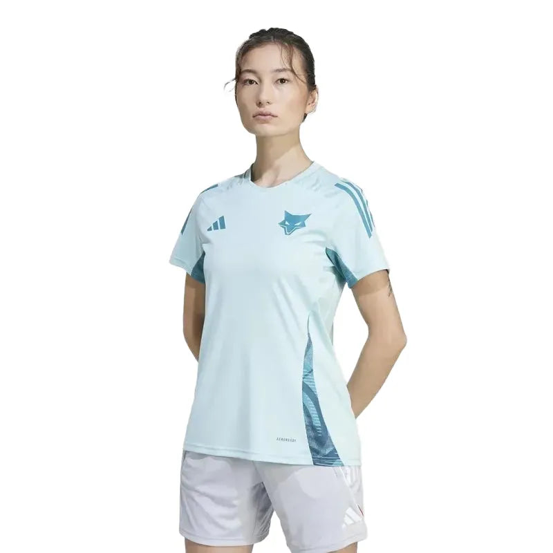 Camisa Feminina Adidas Cruzeiro 25/26 Treino, Camisa Futebol, Adidas, Ficha do Produto TecnologiaAeroReady: Sistema que controla o excesso de umidade do corpo, garantindo a rápida secagem do suor durante os exercícios. Composição: 100% PoliésterMarca: AdidasIndicada para: Jogo/CasualGênero: MasculinoEscudo: EmborrachadoOrigem: ImportadoManga: Curta-PIQUE DE JOGADOR