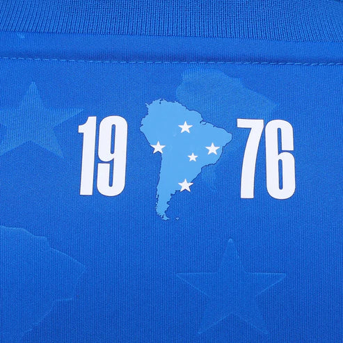 Camisa Feminina Adidas Cruzeiro 26/27 Home, Camisa Futebol, Adidas, Camisa de futebol com tecnologia Aeroready para ajudar você a se sentir confortável. Quando se trata de futebol, herança e inovação andam de mãos dadas. A Camisa I Cruzeiro 26 celebra a conexão celestial do clube com um design inspirado nas estrelas e no denim. O logo bordado da adidas e o escudo do clube adicionam autenticidade e orgulho ao visual, enquanto a tecnologia Aeroready ajuda a manter o conforto, seja torcendo nas arquibancadas o