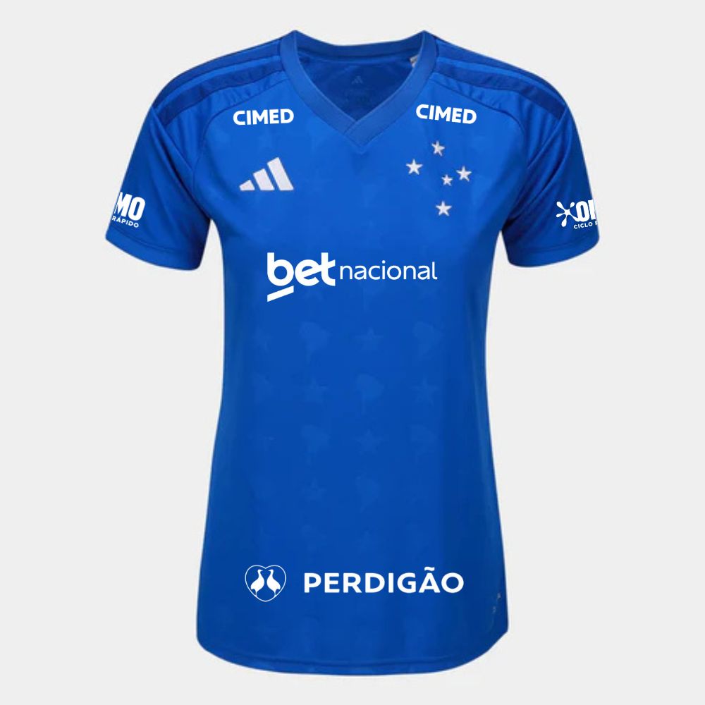 Camisa Feminina Adidas Cruzeiro 26/27 Home, Camisa Futebol, Adidas, Camisa de futebol com tecnologia Aeroready para ajudar você a se sentir confortável. Quando se trata de futebol, herança e inovação andam de mãos dadas. A Camisa I Cruzeiro 26 celebra a conexão celestial do clube com um design inspirado nas estrelas e no denim. O logo bordado da adidas e o escudo do clube adicionam autenticidade e orgulho ao visual, enquanto a tecnologia Aeroready ajuda a manter o conforto, seja torcendo nas arquibancadas o