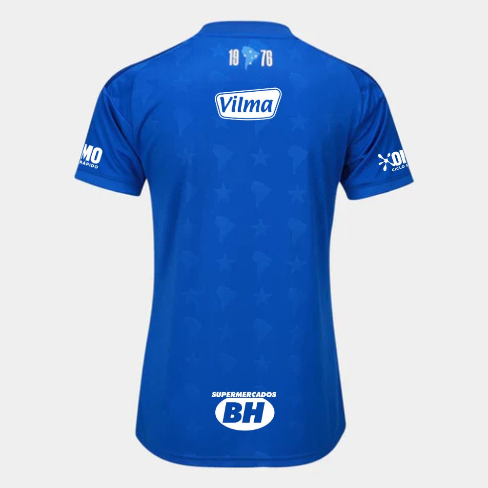 Camisa Feminina Adidas Cruzeiro 26/27 Home, Camisa Futebol, Adidas, Camisa de futebol com tecnologia Aeroready para ajudar você a se sentir confortável. Quando se trata de futebol, herança e inovação andam de mãos dadas. A Camisa I Cruzeiro 26 celebra a conexão celestial do clube com um design inspirado nas estrelas e no denim. O logo bordado da adidas e o escudo do clube adicionam autenticidade e orgulho ao visual, enquanto a tecnologia Aeroready ajuda a manter o conforto, seja torcendo nas arquibancadas o