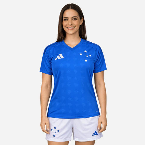 Camisa Feminina Adidas Cruzeiro 26/27 Home, Camisa Futebol, Adidas, Camisa de futebol com tecnologia Aeroready para ajudar você a se sentir confortável. Quando se trata de futebol, herança e inovação andam de mãos dadas. A Camisa I Cruzeiro 26 celebra a conexão celestial do clube com um design inspirado nas estrelas e no denim. O logo bordado da adidas e o escudo do clube adicionam autenticidade e orgulho ao visual, enquanto a tecnologia Aeroready ajuda a manter o conforto, seja torcendo nas arquibancadas o