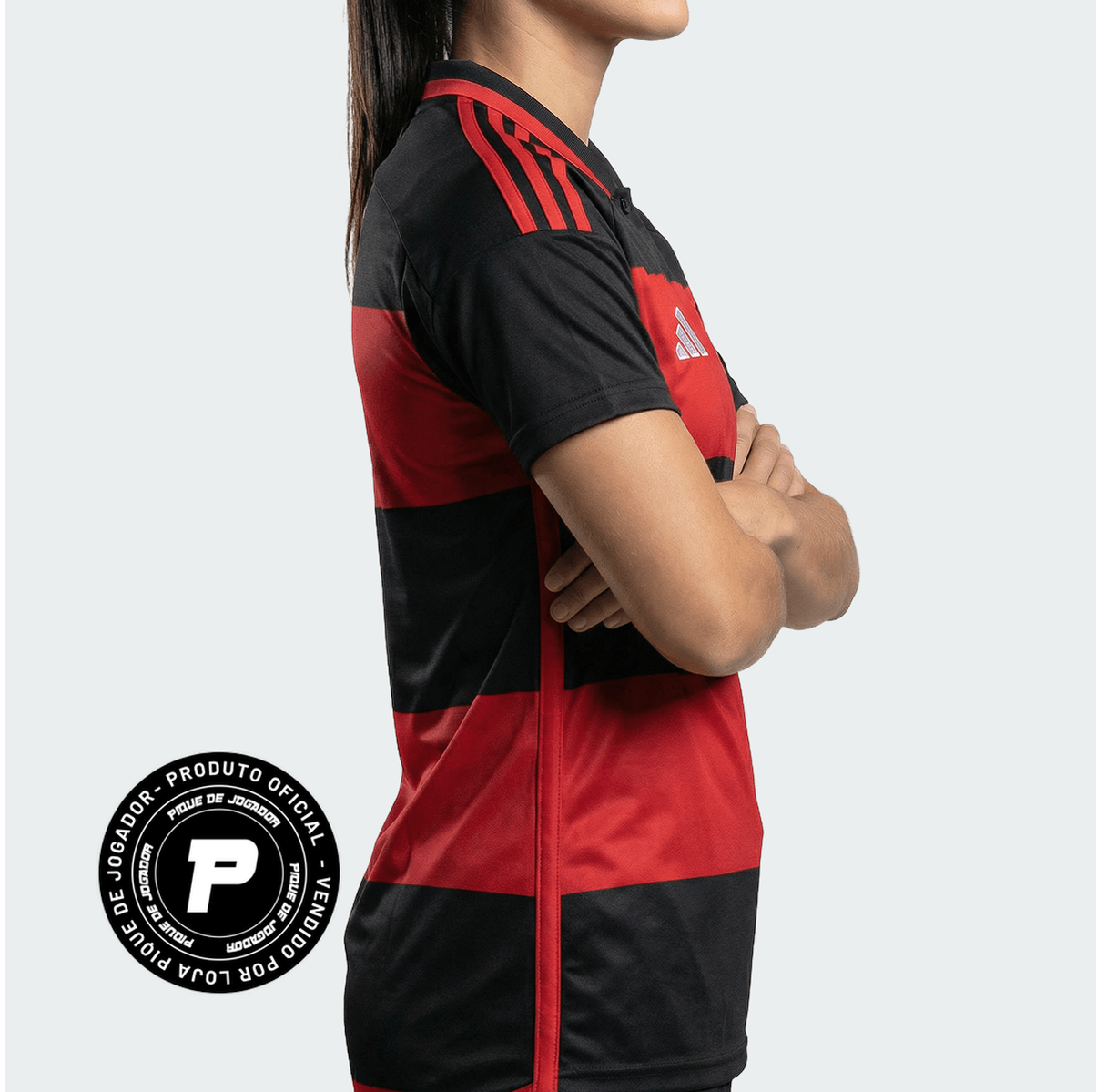 Camisa Feminina Adidas Flamengo 26/27 Home, Camisa Futebol, Adidas, VISTA O MANTO! Conheça a Camisa I CR Flamengo 26, uma mistura de tradição no futebol e inovação adidas. Criada para aqueles que vivem e respiram o esporte, esta é mais do que apenas uma camisa - é um símbolo de herança e paixão.Refrescante. Seca. Pronta. A tecnologia Climacool absorve e dispersa o suor para um desempenho sem distrações, permitindo que você se concentre no jogo. Adornada com o escudo costurado do clube, esta camisa é um test