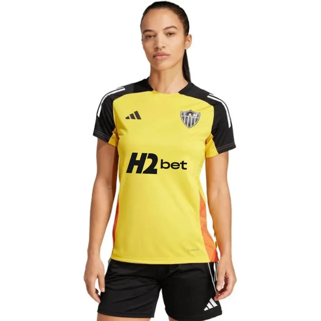 Camisa Feminina Atlético Mineiro 25/26 Treino, Camisa Futebol, Adidas, Ficha do Produto TecnologiaAeroReady: Sistema que controla o excesso de umidade do corpo, garantindo a rápida secagem do suor durante os exercícios. Composição: 100% PoliésterMarca: AdidasIndicada para: Jogo/CasualGênero: MasculinoEscudo: BordadoOrigem: ImportadoManga: Curta-PIQUE DE JOGADOR