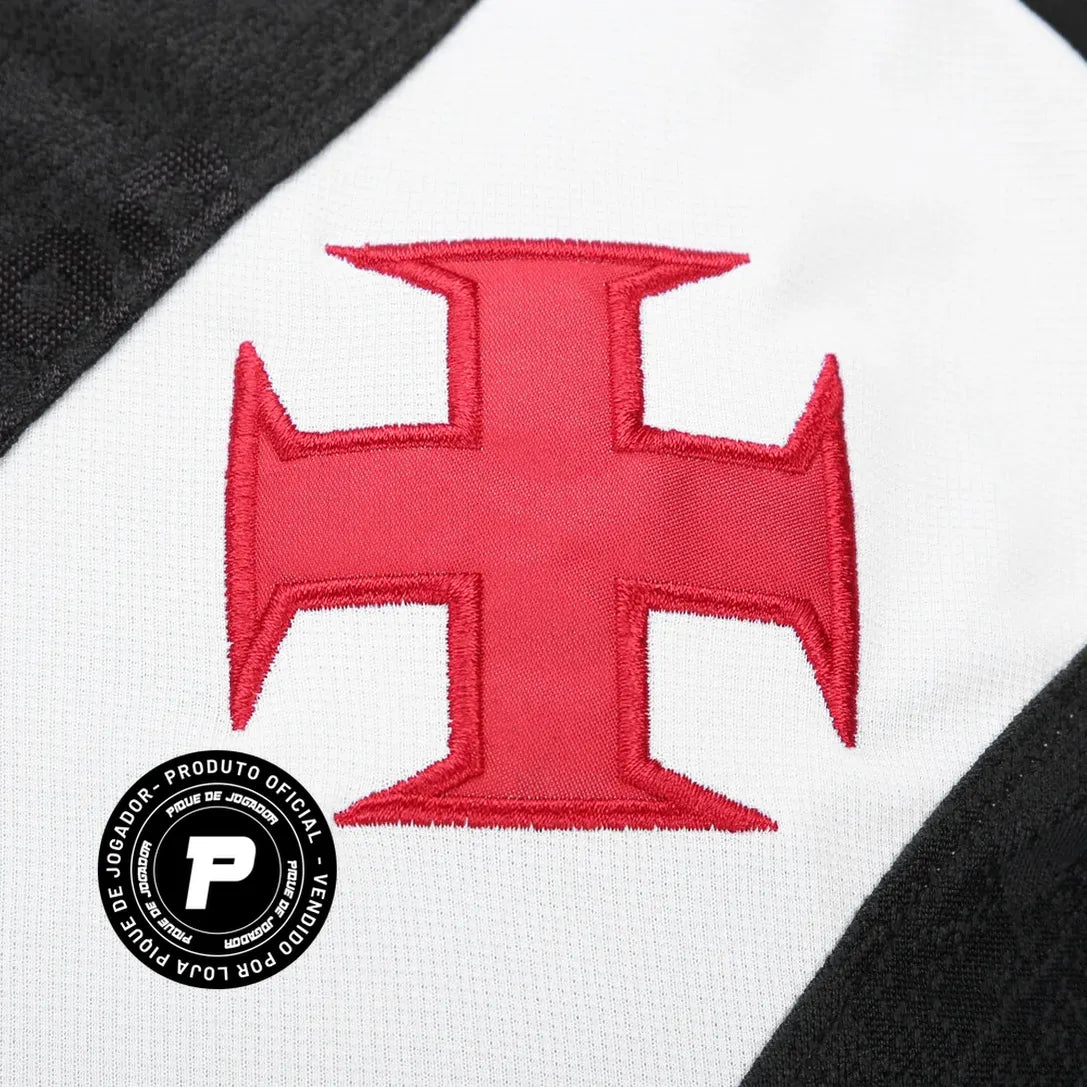 Camisa Feminina Kappa Vasco 25/26 Home, Camisa Futebol, Kappa, Descrição do produto Sou Vascaíno! A Camisa Vasco I 25/26 Jogador Kappa celebra a paixão da torcida vascaína e é daqueles artigos que não podem faltar no fardamento. Inspirada na história do Gigante da Colina, esta camisa do Vasco traz design tradicional e detalhes em sua extensão que exibem com orgulho sua conexão. A gola polo mantém um caimento moderno, enquanto a Cruz de Malta bordada traduz o sentimento que não pode parar. Com tecido tecnoló