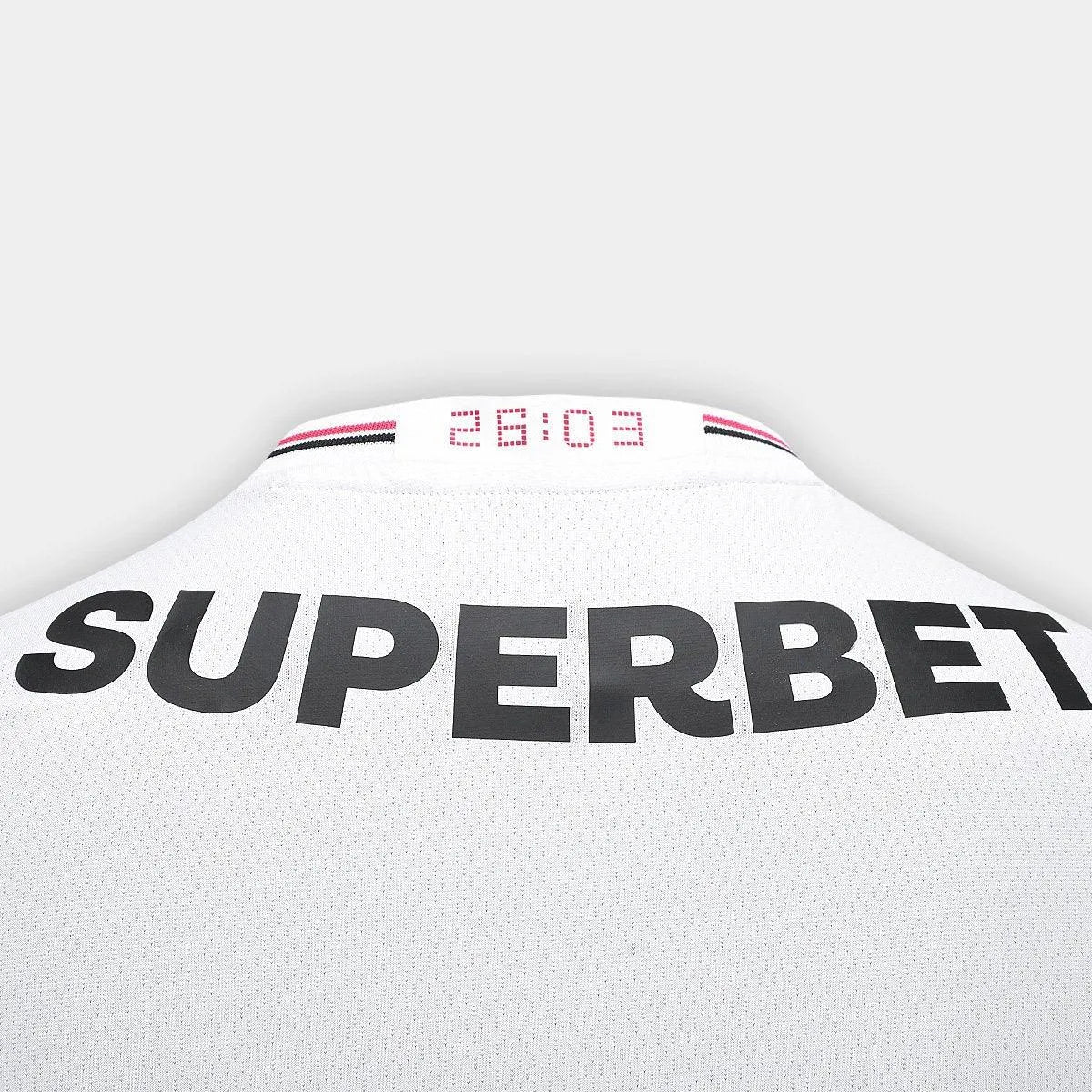 Camisa Feminina New Balance São Paulo 2025/26 I, Camisas de Futebol, PIQUE DE JOGADOR, Composição: 100% PoliésterGênero: FemininaIndicada para: Jogo/CasualGênero: MasculinoEscudo: EmborrachadoOrigem: ImportadoManga: Curta-PIQUE DE JOGADOR