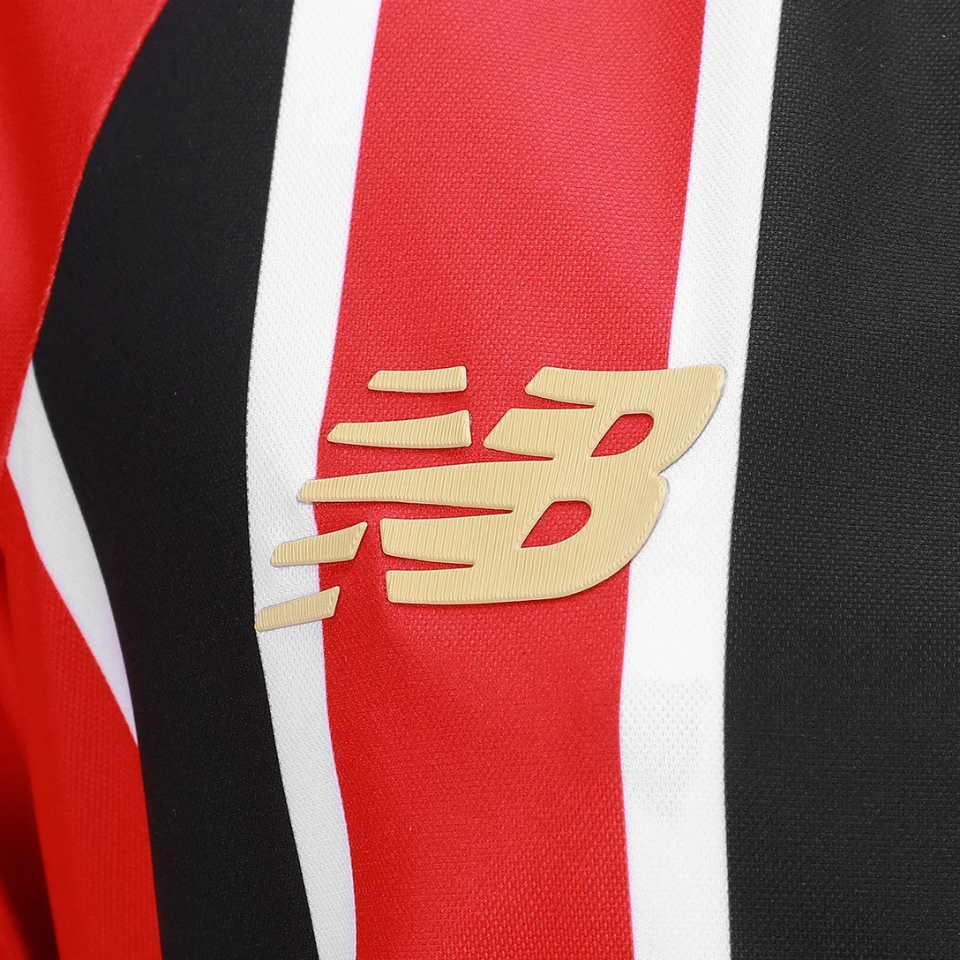 Camisa Feminina New Balance São Paulo 2025/26 II, Camisas de Futebol, PIQUE DE JOGADOR, FICHA TÉCNICA Composição: 100% PoliésterGênero: FemininoIndicada para: Jogo/CasualGênero: MasculinoEscudo: EmborrachadoOrigem: ImportadoManga: Curta-PIQUE DE JOGADOR