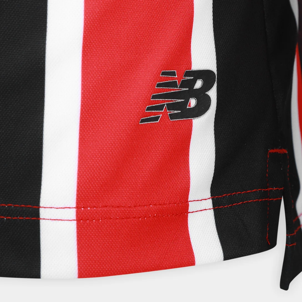 Camisa Feminina New Balance São Paulo 2025/26 II, Camisas de Futebol, PIQUE DE JOGADOR, FICHA TÉCNICA Composição: 100% PoliésterGênero: FemininoIndicada para: Jogo/CasualGênero: MasculinoEscudo: EmborrachadoOrigem: ImportadoManga: Curta-PIQUE DE JOGADOR