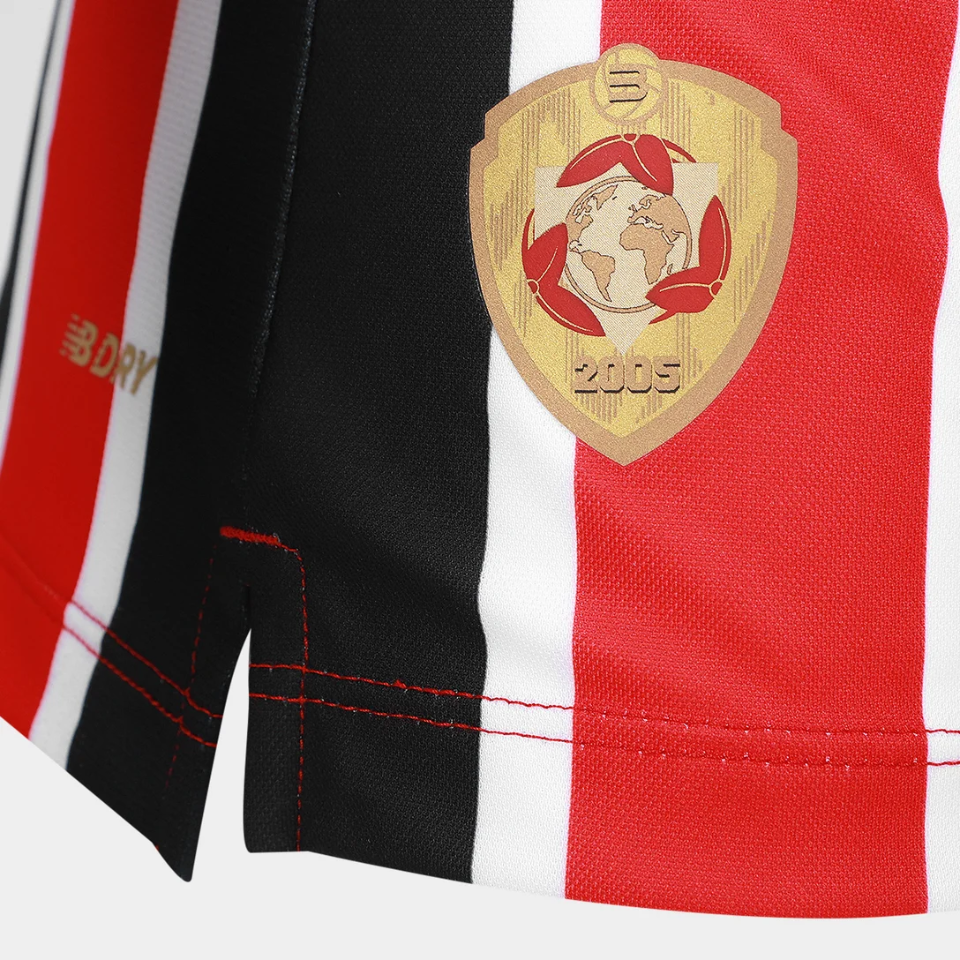 Camisa Feminina New Balance São Paulo 2025/26 II, Camisas de Futebol, PIQUE DE JOGADOR, FICHA TÉCNICA Composição: 100% PoliésterGênero: FemininoIndicada para: Jogo/CasualGênero: MasculinoEscudo: EmborrachadoOrigem: ImportadoManga: Curta-PIQUE DE JOGADOR