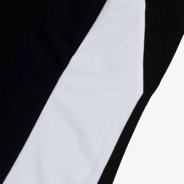 Camisa Feminina Nike Corinthians 25/26 Away, Camisa Futebol, Nike, O DIA QUE A LOUCURA VIROU MUNDIAL O Corinthians e a Nike apresentam a nova camisa principal, uma peça que carrega em seu design a história e o orgulho de uma das maiores conquistas do futebol brasileiro. Inspirado no mundial de 2000, o uniforme resgata a emoção daquele título inesquecível, quando o Corinthians fez história. VISTA ESSA HISTÓRIA A camisa é inteiramente branca, com as áreas do ombro em preto, e o escudo do Corinthians e o Swoos
