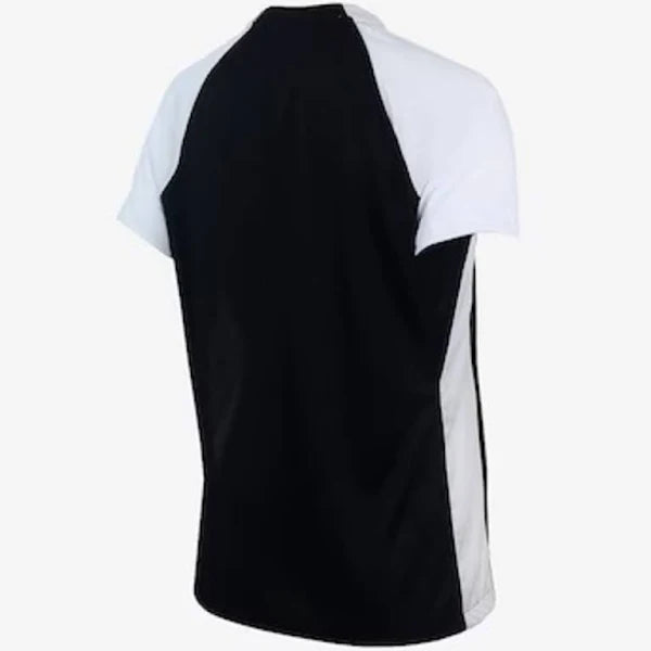 Camisa Feminina Nike Corinthians 25/26 Away, Camisa Futebol, Nike, O DIA QUE A LOUCURA VIROU MUNDIAL O Corinthians e a Nike apresentam a nova camisa principal, uma peça que carrega em seu design a história e o orgulho de uma das maiores conquistas do futebol brasileiro. Inspirado no mundial de 2000, o uniforme resgata a emoção daquele título inesquecível, quando o Corinthians fez história. VISTA ESSA HISTÓRIA A camisa é inteiramente branca, com as áreas do ombro em preto, e o escudo do Corinthians e o Swoos