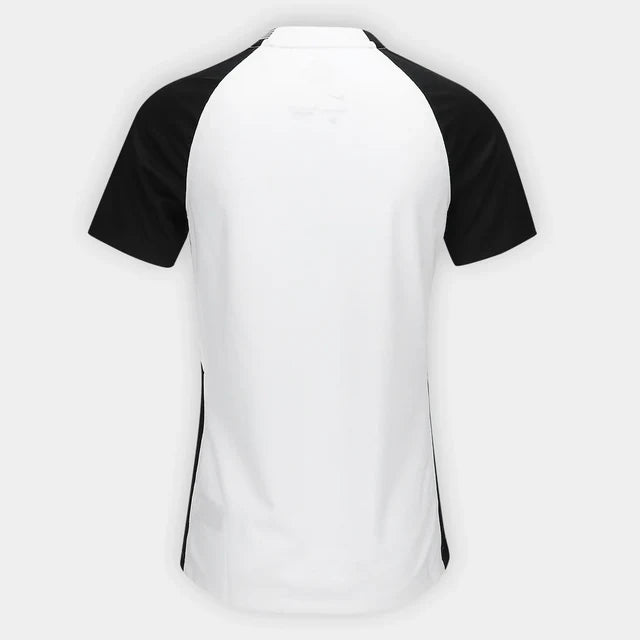 Camisa Feminina Nike Corinthians 25/26 Home, Camisa Futebol, Nike, O DIA QUE A LOUCURA VIROU MUNDIAL Mostre sua paixão pelo Timão com a camisa titular 2025 feita especialmente para as torcedoras. O Corinthians e a Nike apresentam a nova camisa principal, uma peça que carrega em seu design a história e o orgulho de uma das maiores conquistas do futebol brasileiro. Inspirado no mundial de 2000, o uniforme resgata a emoção daquele título inesquecível, quando o Corinthians fez história. Inspirada no mundial de 