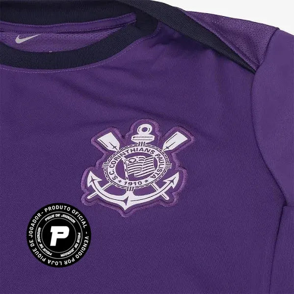 Camisa Feminina Nike Corinthians 25/26 Treino, Camisa Futebol, Nike, Preparação de quem joga com o coração.A Camisa Feminina Nike Corinthians 2025/26 de Treino é a escolha das atletas e torcedoras que vivem o Corinthians em todos os momentos. Com design moderno, modelagem ajustada e o escudo do Timão estampado no peito, ela traduz a força da Fiel também nos bastidores. Confeccionada com tecnologia Dri-FIT, proporciona conforto térmico e secagem rápida, mesmo durante treinos intensos ou no dia a dia. Leve, r