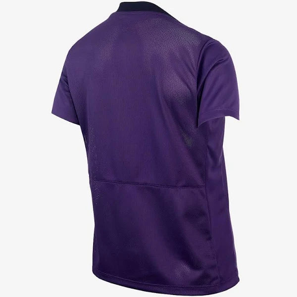 Camisa Feminina Nike Corinthians 25/26 Treino, Camisa Futebol, Nike, Preparação de quem joga com o coração.A Camisa Feminina Nike Corinthians 2025/26 de Treino é a escolha das atletas e torcedoras que vivem o Corinthians em todos os momentos. Com design moderno, modelagem ajustada e o escudo do Timão estampado no peito, ela traduz a força da Fiel também nos bastidores. Confeccionada com tecnologia Dri-FIT, proporciona conforto térmico e secagem rápida, mesmo durante treinos intensos ou no dia a dia. Leve, r