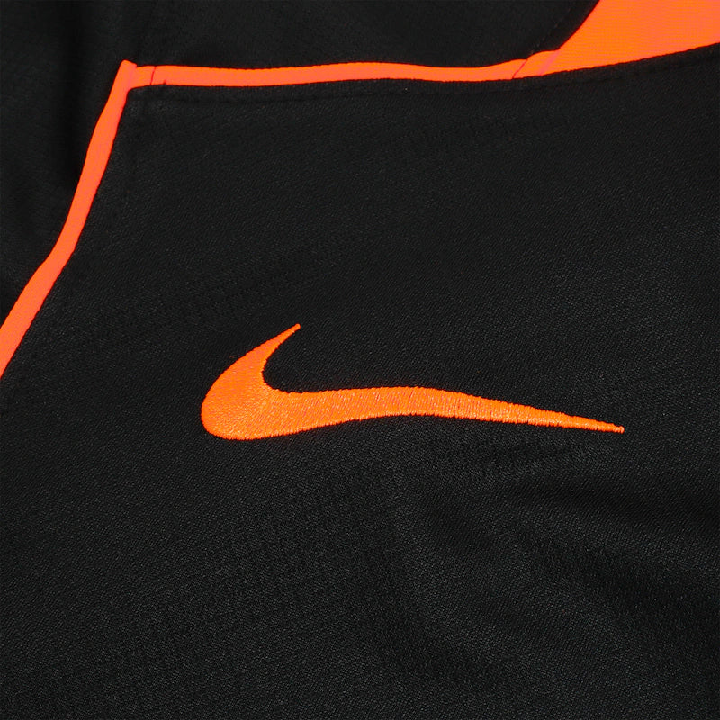 Camisa Feminina Nike Corinthians III 25/26, Camisa Futebol, Nike, Mostre sua paixão inabalável pelo Timão com a Camisa Corinthians III 25/26 Nike Total 90 Feminina! Esta peça exclusiva é o Manto Sagrado perfeito para a Fiel Torcida, combinando estilo e conforto inigualável. TOTAL CORINTHIANS A Nova Camisa III do Timão não resgata só um elenco inesquecível, mas uma Era: a Era Total 90. Foi com esse design icônico, cravado no peito, que a gente mostrou pro mundo mais uma vez o que era ser Total Corinthians. U