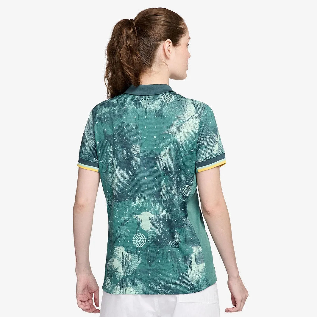 Camisa Feminina Nike Tottenham FC 2024/25 III, Camisas de Futebol, PIQUE DE JOGADOR, Composição: 100% PoliésterGênero: FemininaIndicada para: Jogo/CasualGênero: MasculinoEscudo: EmborrachadoOrigem: ImportadoManga: Curta-PIQUE DE JOGADOR