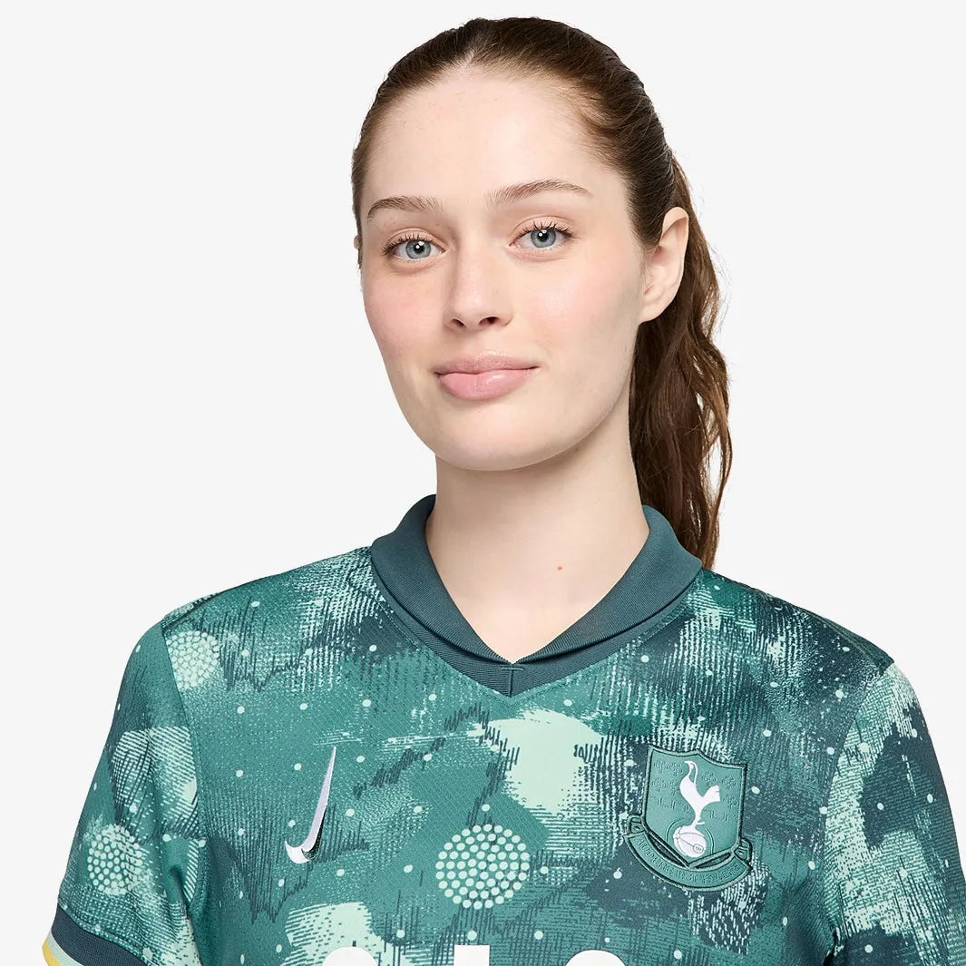 Camisa Feminina Nike Tottenham FC 2024/25 III, Camisas de Futebol, PIQUE DE JOGADOR, Composição: 100% PoliésterGênero: FemininaIndicada para: Jogo/CasualGênero: MasculinoEscudo: EmborrachadoOrigem: ImportadoManga: Curta-PIQUE DE JOGADOR