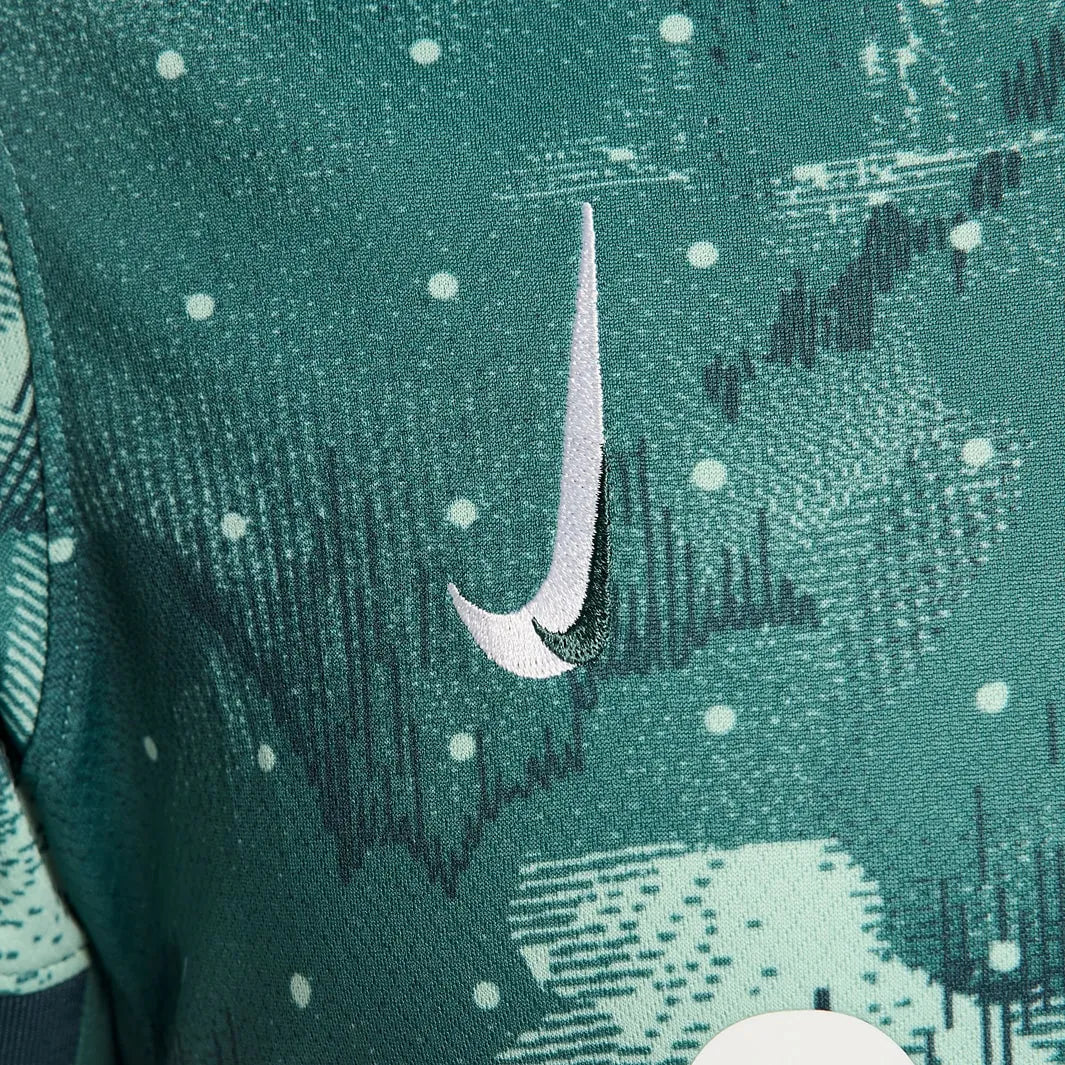 Camisa Feminina Nike Tottenham FC 2024/25 III, Camisas de Futebol, PIQUE DE JOGADOR, Composição: 100% PoliésterGênero: FemininaIndicada para: Jogo/CasualGênero: MasculinoEscudo: EmborrachadoOrigem: ImportadoManga: Curta-PIQUE DE JOGADOR