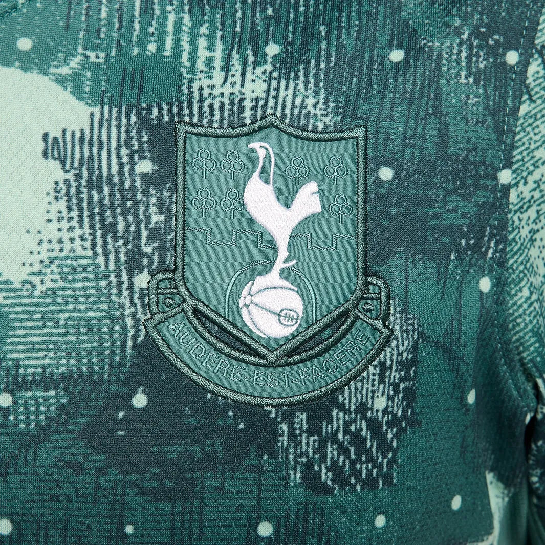 Camisa Feminina Nike Tottenham FC 2024/25 III, Camisas de Futebol, PIQUE DE JOGADOR, Composição: 100% PoliésterGênero: FemininaIndicada para: Jogo/CasualGênero: MasculinoEscudo: EmborrachadoOrigem: ImportadoManga: Curta-PIQUE DE JOGADOR