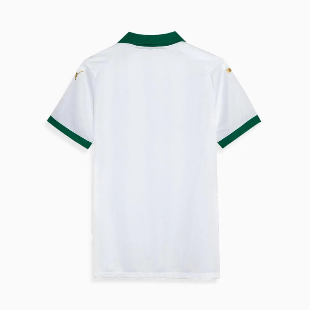 Camisa Feminina Puma Palmeiras 2024/25 II, Camisas de Futebol, PIQUE DE JOGADOR, A segunda camisa do Palmeiras para a temporada 2024/25 mantém a tradição do manto alviverde com um design clássico em branco, detalhes dourados e acabamento sofisticado. Desenvolvida pela Puma, é ideal para quem quer demonstrar sua paixão pelo clube com autenticidade e conforto. Características e Benefícios Produto oficial Puma com selo holográfico de autenticidade Tecnologia dryCELL, que absorve a umidade e mantém o corpo seco