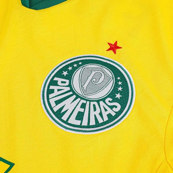 Camisa Feminina Puma Palmeiras 2025/26 Third, Camisas de Futebol, PIQUE DE JOGADOR, Descrição A Camisa Puma Palmeiras III 2025 apresenta design moderno e ousado, com detalhes que reforçam a identidade alviverde. Produzida em tecido leve e respirável, oferece conforto e liberdade de movimentos, ideal para torcedores demonstrarem paixão pelo Verdão. Informações Técnicas “Palmeiras, Meu Palmeiras” Desenvolvido pela Puma, o manto III do Palmeiras para 2025, traz como inspiração as cores utilizadas pelo clube no