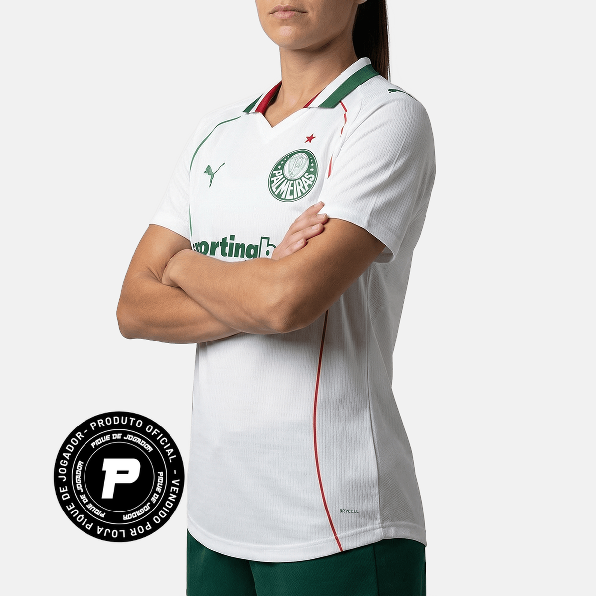 Camisa Feminina Puma Palmeiras 26/27 Away, Camisas de Futebol, PIQUE DE JOGADOR, O novo uniforme resgata a origem do clube mais vitorioso, construindo uma ponte entre o passado e o presente partindo da estética do Velho Continente para o clima de esperança encontrado pelos imigrantes que desembarcaram no Brasil. Com detalhes em homenagem aos ítalo-brasileiros que fundaram o clube em 1914. DETALHES Regular fit Gola careca recortada em cor contrastante com listras na frente Manga curta Recortes laterais com a