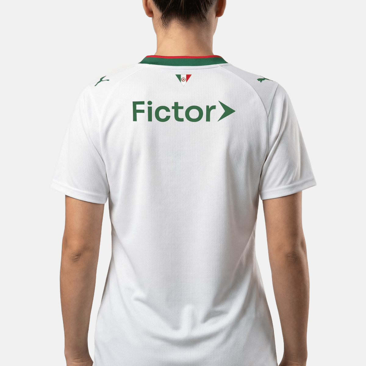 Camisa Feminina Puma Palmeiras 26/27 Away, Camisas de Futebol, PIQUE DE JOGADOR, O novo uniforme resgata a origem do clube mais vitorioso, construindo uma ponte entre o passado e o presente partindo da estética do Velho Continente para o clima de esperança encontrado pelos imigrantes que desembarcaram no Brasil. Com detalhes em homenagem aos ítalo-brasileiros que fundaram o clube em 1914. DETALHES Regular fit Gola careca recortada em cor contrastante com listras na frente Manga curta Recortes laterais com a