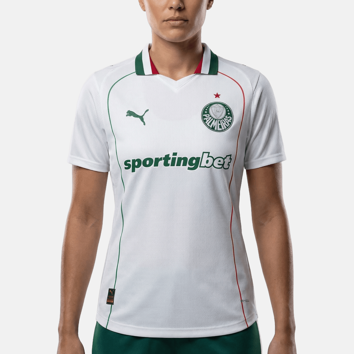 Camisa Feminina Puma Palmeiras 26/27 Away, Camisas de Futebol, PIQUE DE JOGADOR, O novo uniforme resgata a origem do clube mais vitorioso, construindo uma ponte entre o passado e o presente partindo da estética do Velho Continente para o clima de esperança encontrado pelos imigrantes que desembarcaram no Brasil. Com detalhes em homenagem aos ítalo-brasileiros que fundaram o clube em 1914. DETALHES Regular fit Gola careca recortada em cor contrastante com listras na frente Manga curta Recortes laterais com a