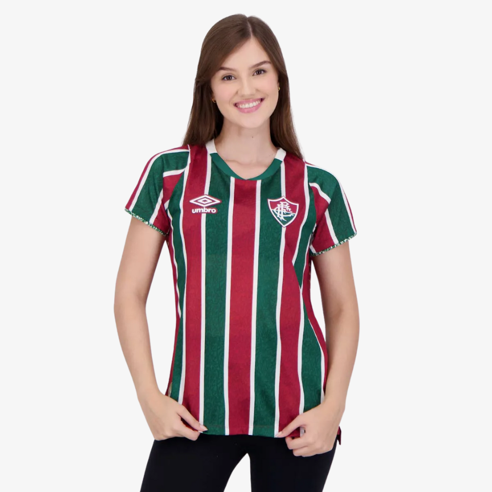 Camisa Feminina Umbro Fluminense 2024/25 I, Camisas de Futebol, PIQUE DE JOGADOR, FICHA TÉCNICA Composição: 100% PoliésterGênero: FemininoIndicada para: Jogo/CasualGênero: MasculinoEscudo: EmborrachadoOrigem: ImportadoManga: Curta-PIQUE DE JOGADOR