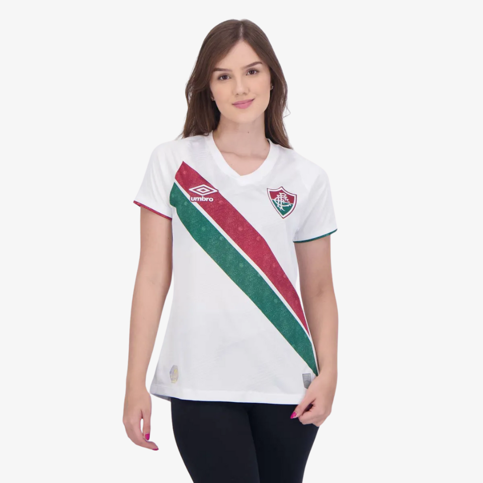 Camisa Feminina Umbro Fluminense 2024/25 II, Camisas de Futebol, PIQUE DE JOGADOR, FICHA TÉCNICA Composição: 100% PoliésterGênero: FemininoIndicada para: Jogo/CasualGênero: MasculinoEscudo: EmborrachadoOrigem: ImportadoManga: Curta-PIQUE DE JOGADOR