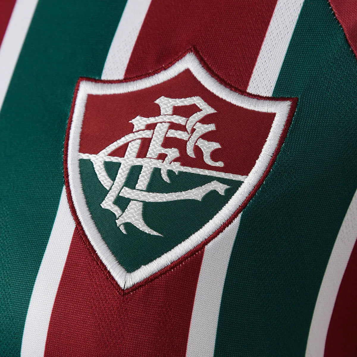 Camisa Feminina Umbro Fluminense 2025/26 I Com Patrocinios, Camisas de Futebol, PIQUE DE JOGADOR, FICHA TÉCNICA Composição: 100% PoliésterGênero: FemininoIndicada para: Jogo/CasualGênero: MasculinoEscudo: EmborrachadoOrigem: ImportadoManga: Curta-PIQUE DE JOGADOR
