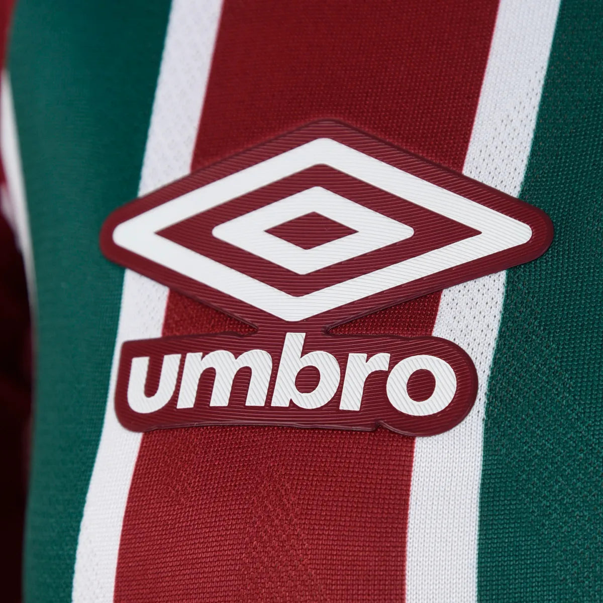 Camisa Feminina Umbro Fluminense 2025/26 I, Camisas de Futebol, PIQUE DE JOGADOR, FICHA TÉCNICA Composição: 100% PoliésterGênero: FemininoIndicada para: Jogo/CasualGênero: MasculinoEscudo: EmborrachadoOrigem: ImportadoManga: Curta-PIQUE DE JOGADOR