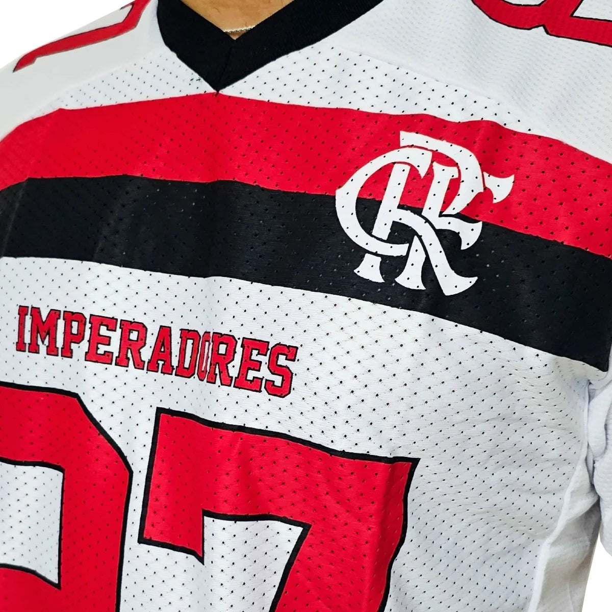 Camisa Flamengo Imperadores 87 NFL, Camisa Futebol, Braziline, Camisa Flamengo Imperadores 87 Branca - Masculino A Camisa Flamengo Imperadores Oficial é a pedida certa para os torcedores vestirem sua paixão pelo Mengão.Produzida em 100% poliéster leve e respirável, a peça conta com um design ousado e moderno em alusão ao futebol americano. Além da estampa "87", ano que o clube venceu a Copa União. Composição: 100% PoliésterIndicada para: CasualGênero: MasculinoEscudo: EstampadoOrigem: ImportadoManga: Curta-