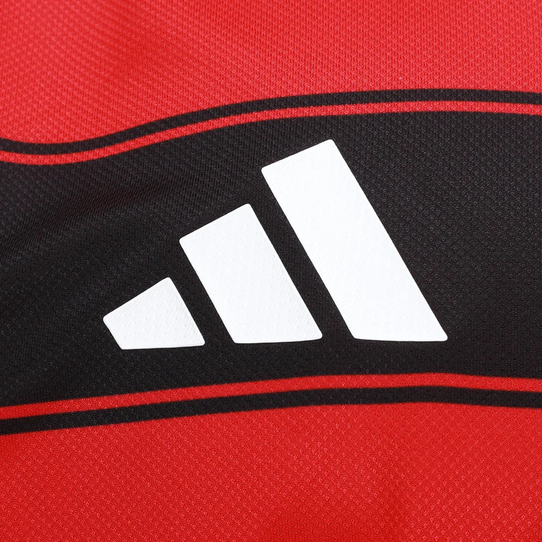 Camisa Flamengo Jogador Tetra Campeão Libertadores 2025, Camisa Futebol, Adidas, Descriçao da Camisa Sempre hei de ser! Esta Camisa Flamengo I 25/26 Jogador Adidas Masculina é perfeita para renovar a paixão pelo Rubro-Negro. Desenvolvida em materiais de qualidade, a camisa do Flamengo é leve e respirável, oferecendo o conforto que você merece em todos os momentos. Seu tecido tecnológico afasta a umidade do corpo e o mantém seco, seja apoiando o Mengão, na academia ou nas tarefas do dia a dia. Unindo tradiçã
